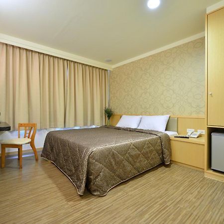 Ing Wang Hotel Tainan Exterior foto